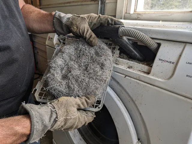 Cleaning Dryer Lint Trap in San Marino